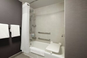 Combined shower/tub, free toiletries, hair dryer, towels - Courtyard by Marriott Houston Northwest (Houston)