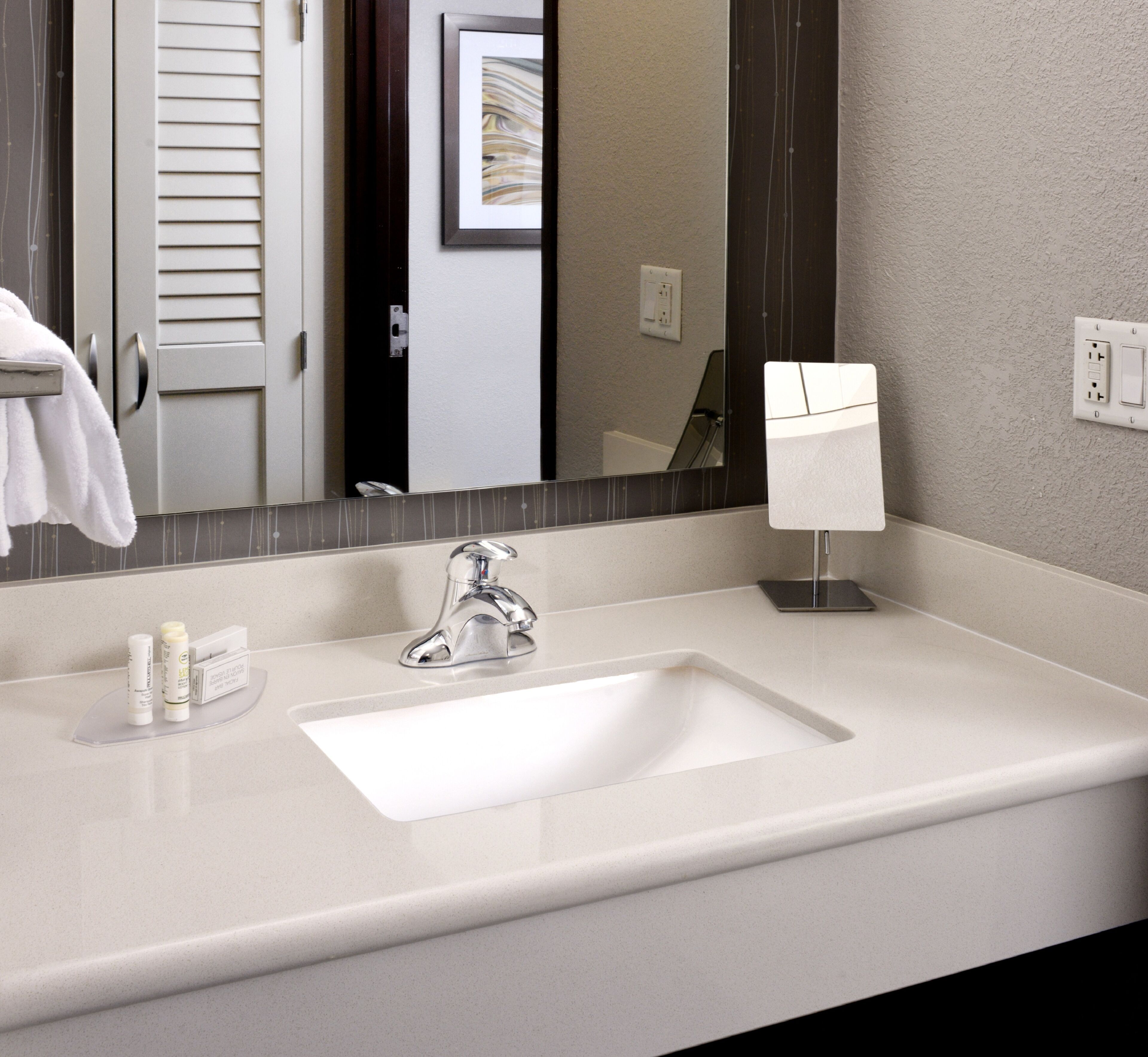 combined shower/bathtub, free toiletries, hair dryer, towels