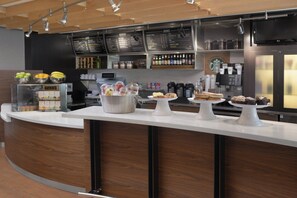 Daily full breakfast for a fee - Courtyard by Marriott Houston Northwest (Houston)