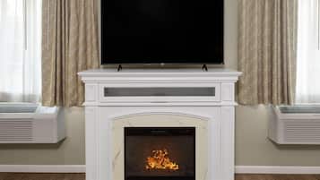 高級寝具、遮光カーテン、アイロン / アイロン台、可動式ベッド