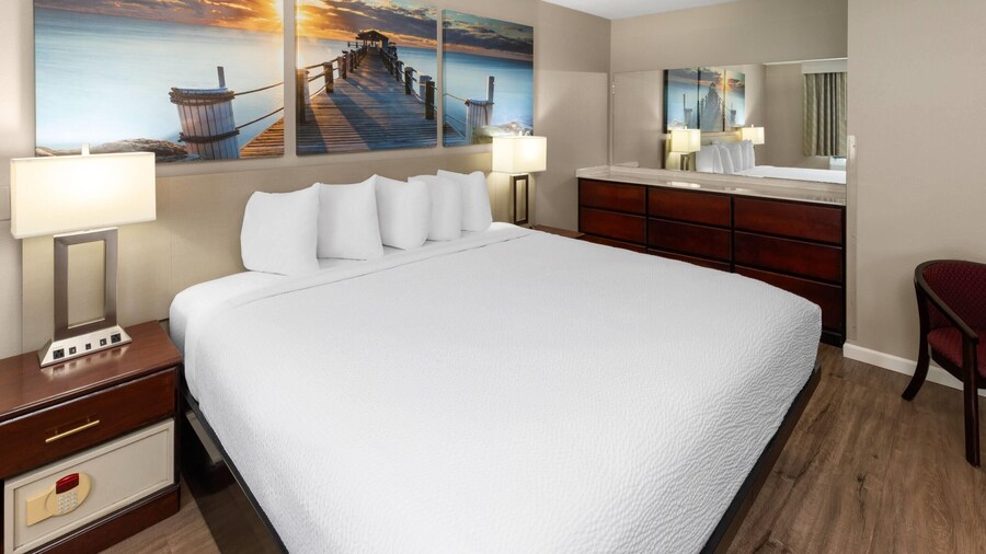 Days Inn by Wyndham Mountain Home