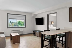 1 King Bed, 1-Bedroom Suite, Kitchenette, Non-Smoking | Living area | Smart TV - Days Inn by Wyndham Steinbach (Steinbach)