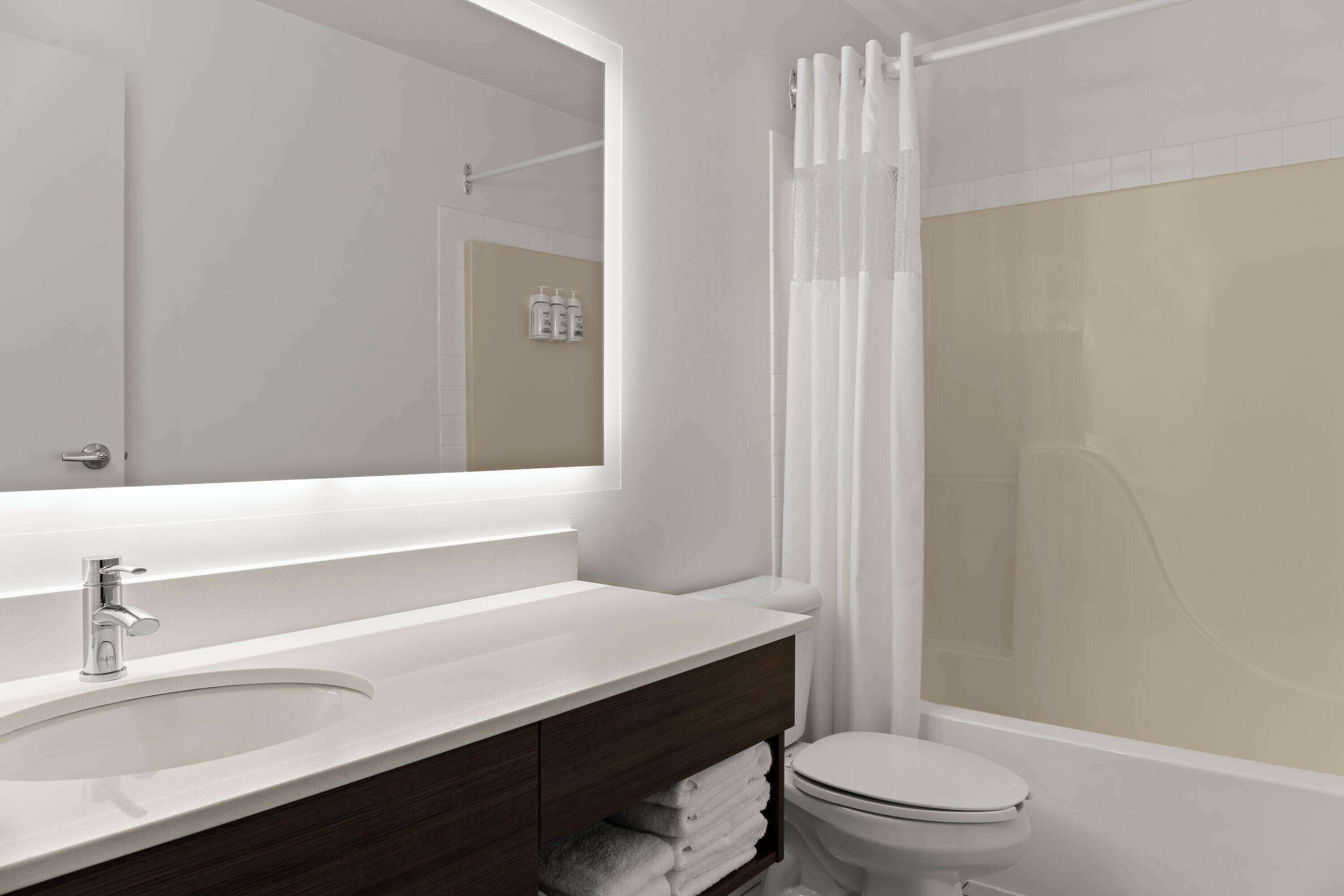 room, 1 king bed, non smoking | bathroom | free toiletries, hair dryer, towels, soap