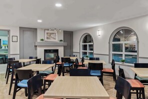 Tägliches inbegriffenes kontinentales Frühst�ück