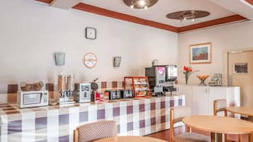 Café da manhã para viagem grátis todos os dias