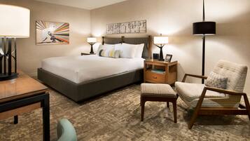 Suite, 1 soverom | Sengetøy av topp kvalitet, safe på rommet, skrivebord og lydisolert