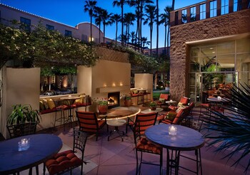 Patio, balcany or terrace at Tempe Mission Palms, a Destination by Hyatt Hotel