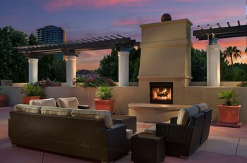 Sports facility at Tempe Mission Palms, a Destination by Hyatt Hotel