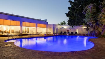 2 outdoor pools, pool umbrellas