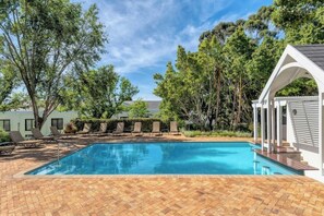 2 outdoor pools, pool umbrellas