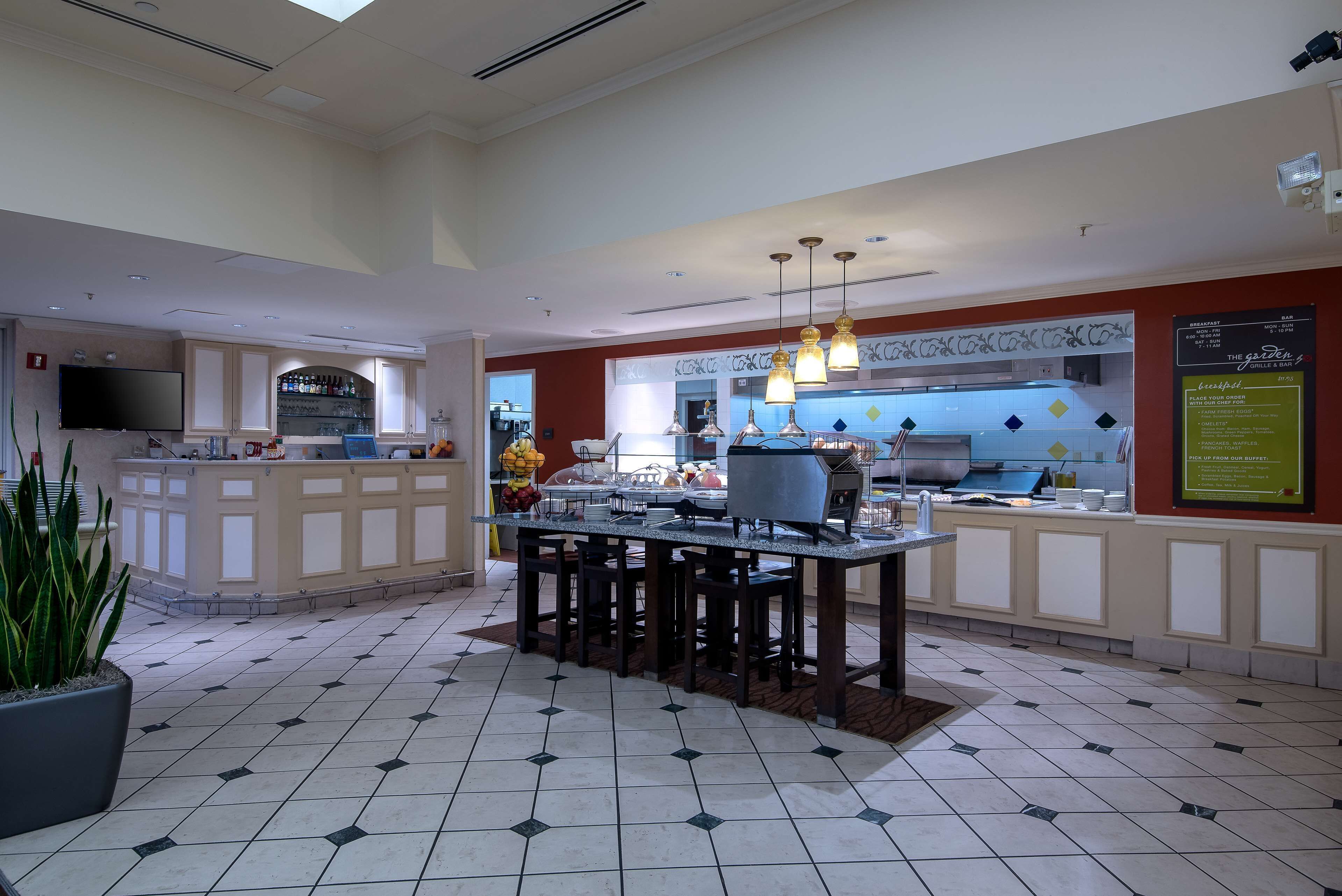 breakfast and dinner served, american cuisine