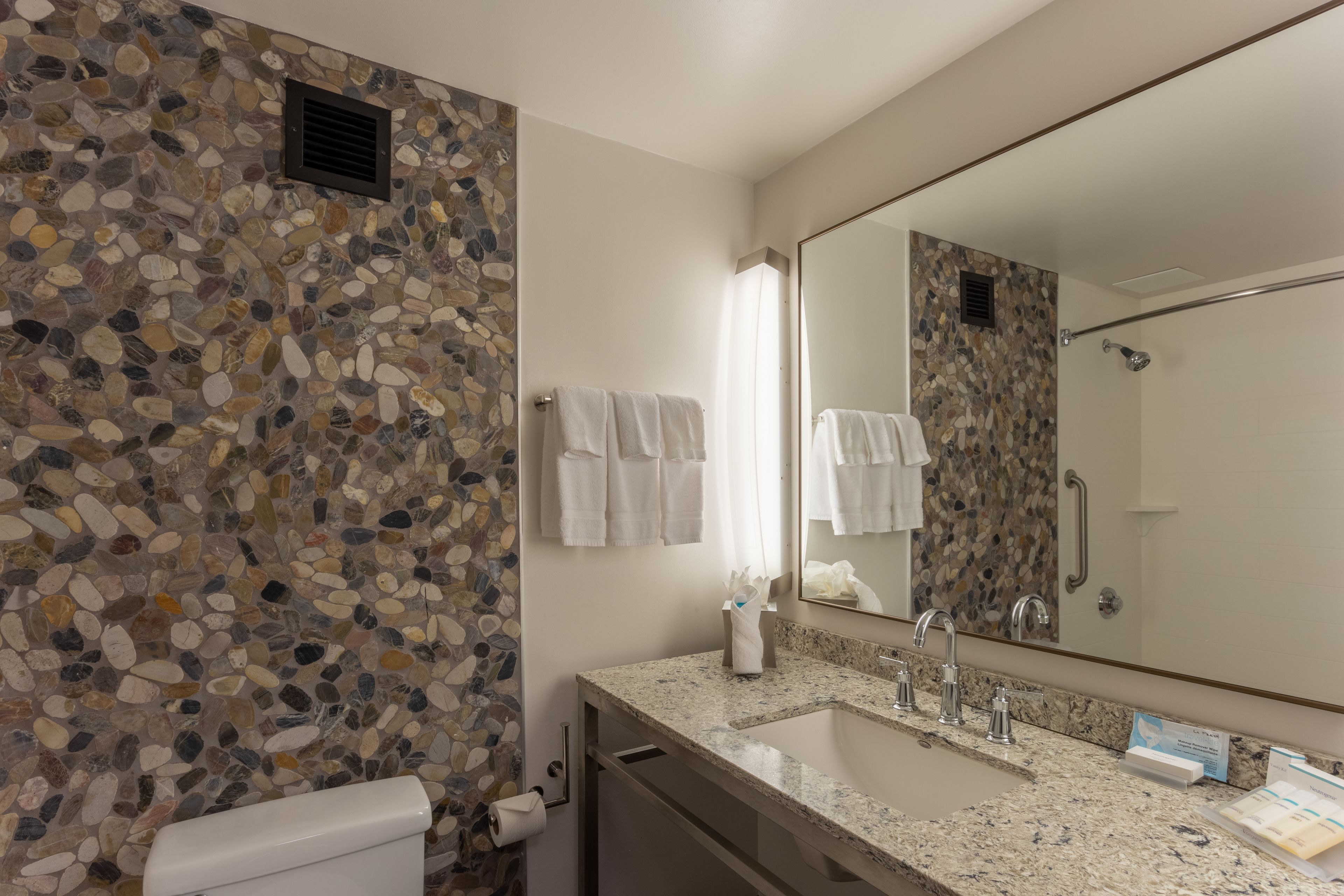 combined shower/bathtub, free toiletries, hair dryer, towels