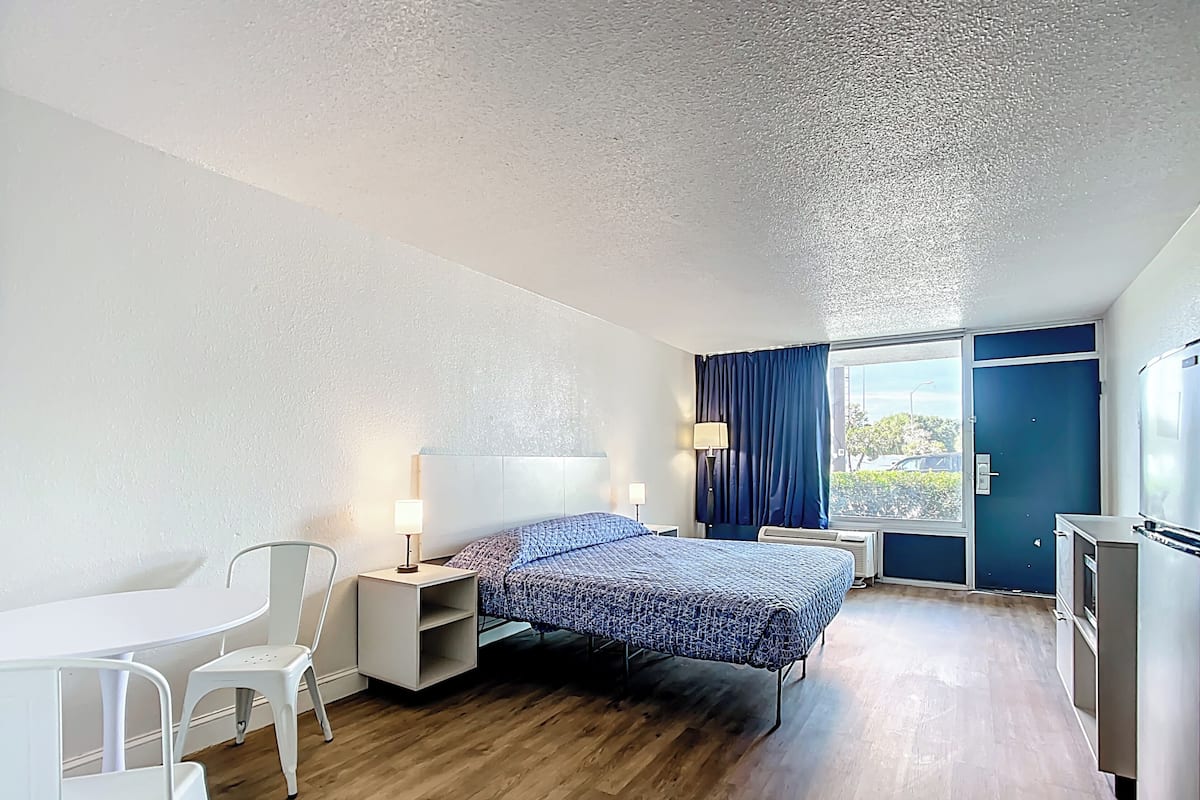 Camera, 1 letto king, non fumatori | 2 camere, Wi-Fi gratuito, lenzuola