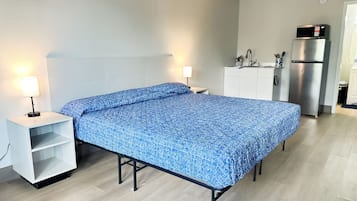 Studio – deluxe, 1 kingsize-seng | Wi-fi (inkludert) og sengetøy