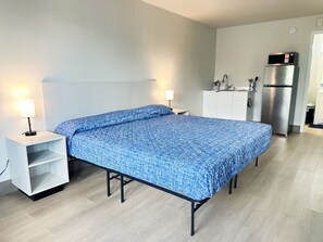 Studio Deluxe, 1 giường cỡ king | Truy cập Internet không dây miễn phí, bộ trải giường 