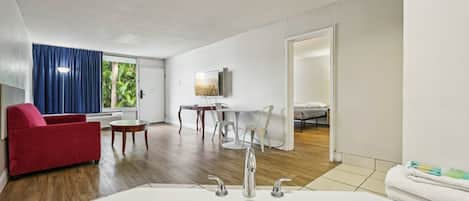 Suite estudio Deluxe, 1 cama King size | Wifi gratis y ropa de cama