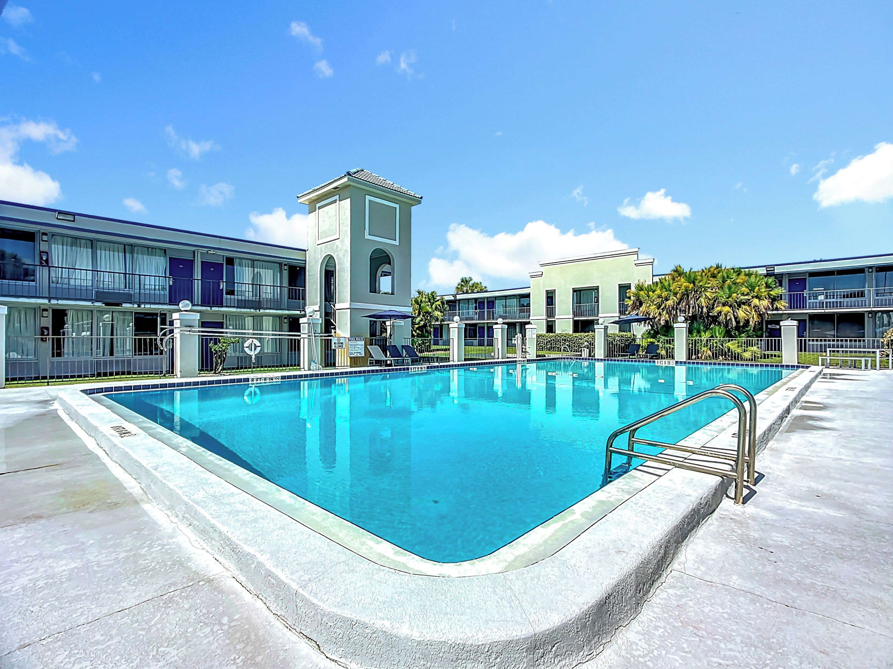 Outdoor pool, pool loungers