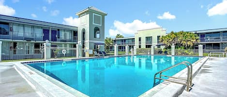 Außenpool, Liegestühle