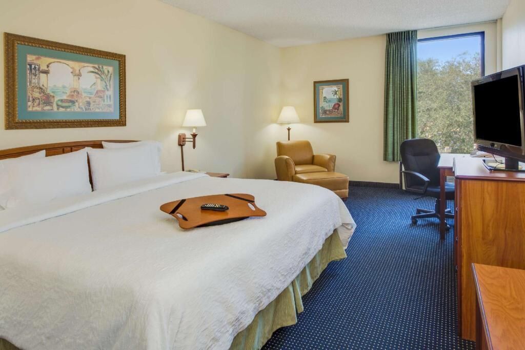 Premium bedding, desk, iron/ironing board, free WiFi