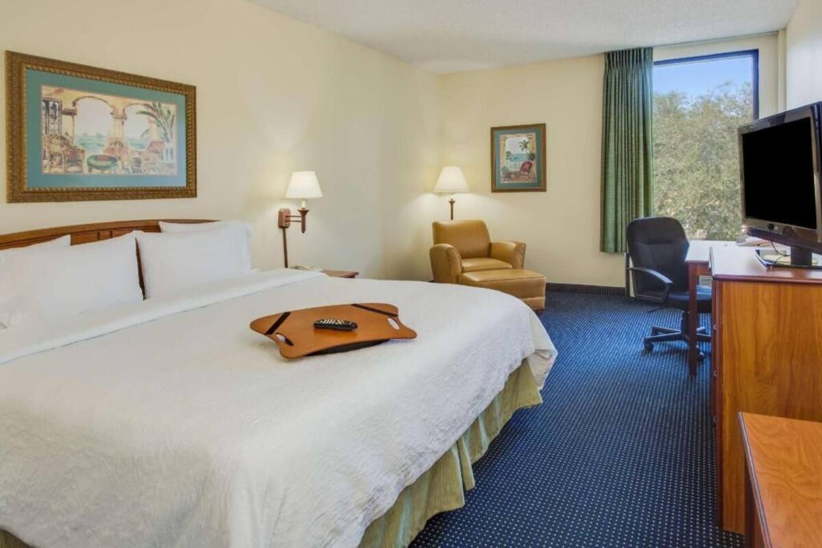 Premium bedding, desk, iron/ironing board, free WiFi