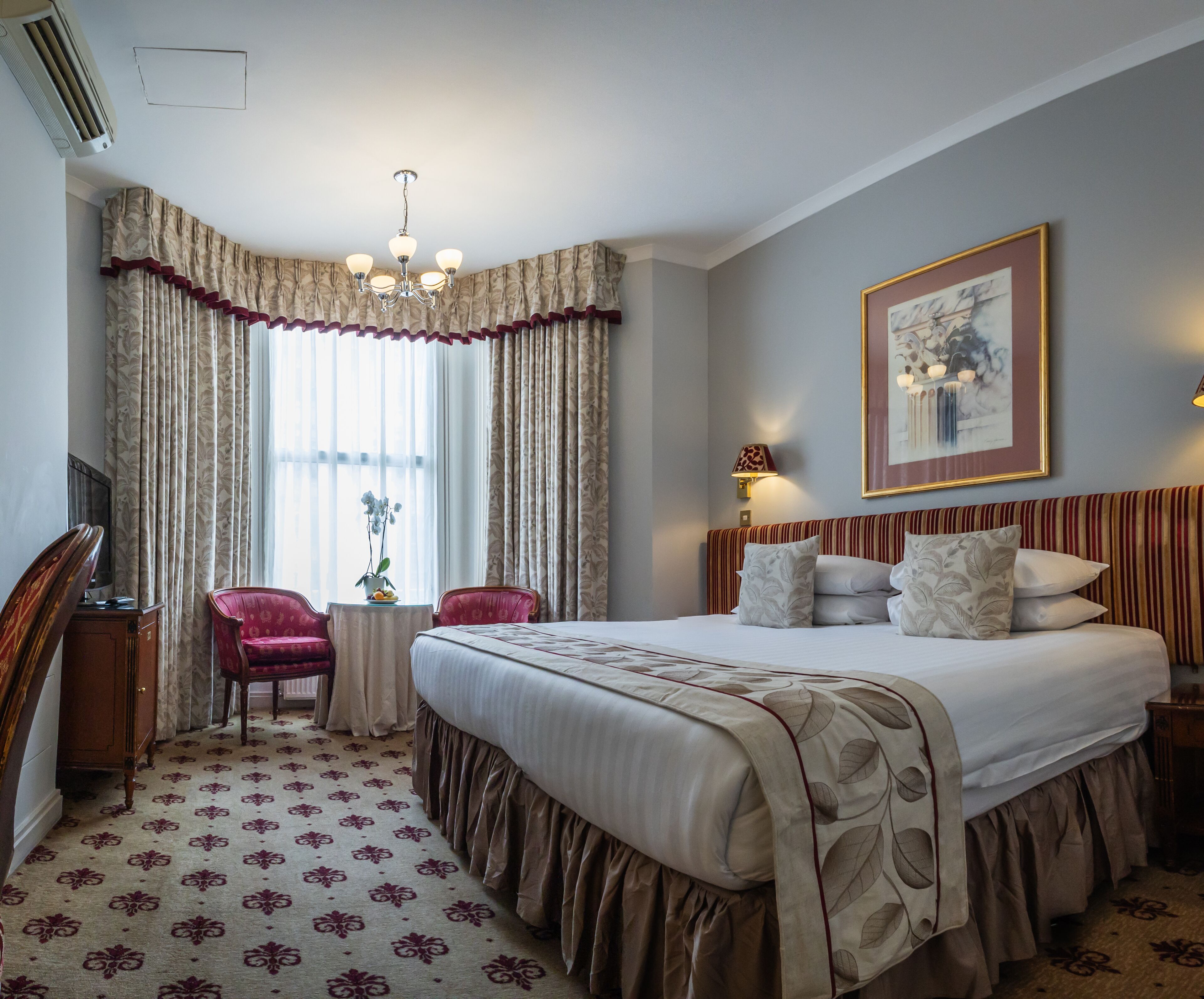 Executive Double or Twin Room | Ropa de cama de alta calidad, colchones Select Comfort, minibar