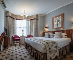Executive Double or Twin Room | Literie de qualité supérieure, matelas Select Comfort, minibar, bureau