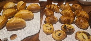Daily buffet breakfast (GBP 15 per person)