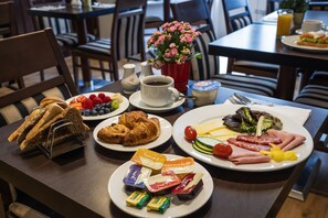 Frühstück, Mittagessen, Abendessen, internationale Küche 