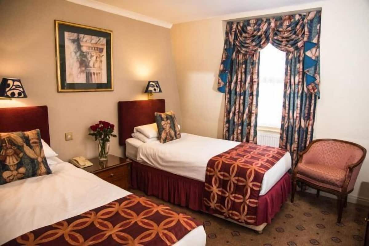 Premium bedding, Select Comfort beds, minibar, desk