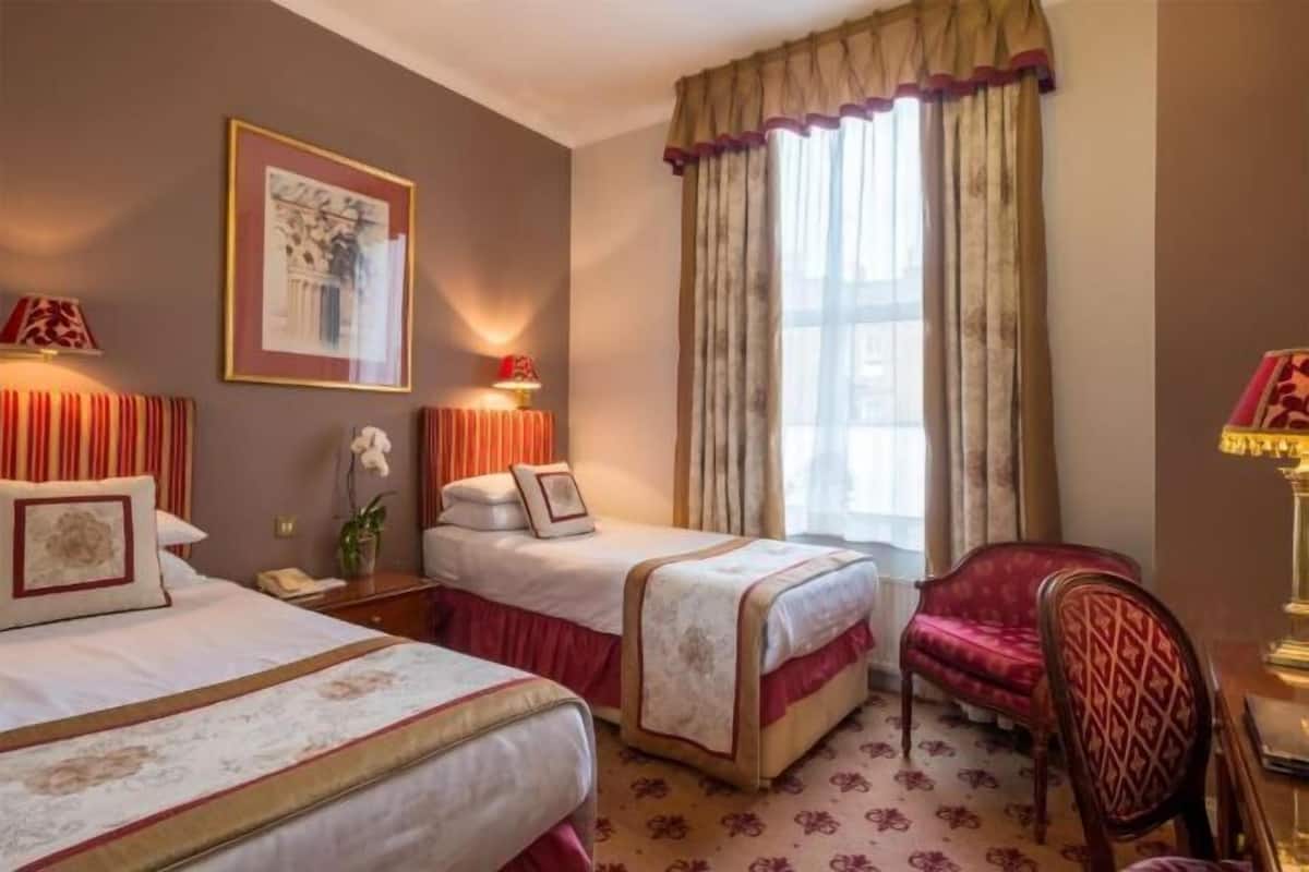 Premium bedding, Select Comfort beds, minibar, desk