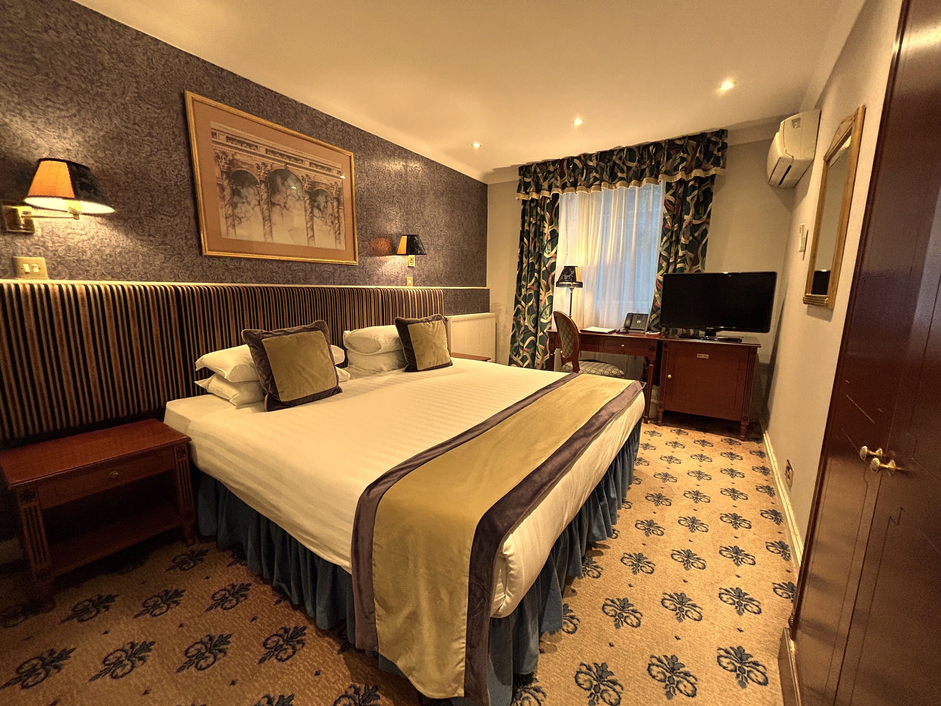 superior double or twin room | 1 bedroom, premium bedding, select comfort beds, minibar