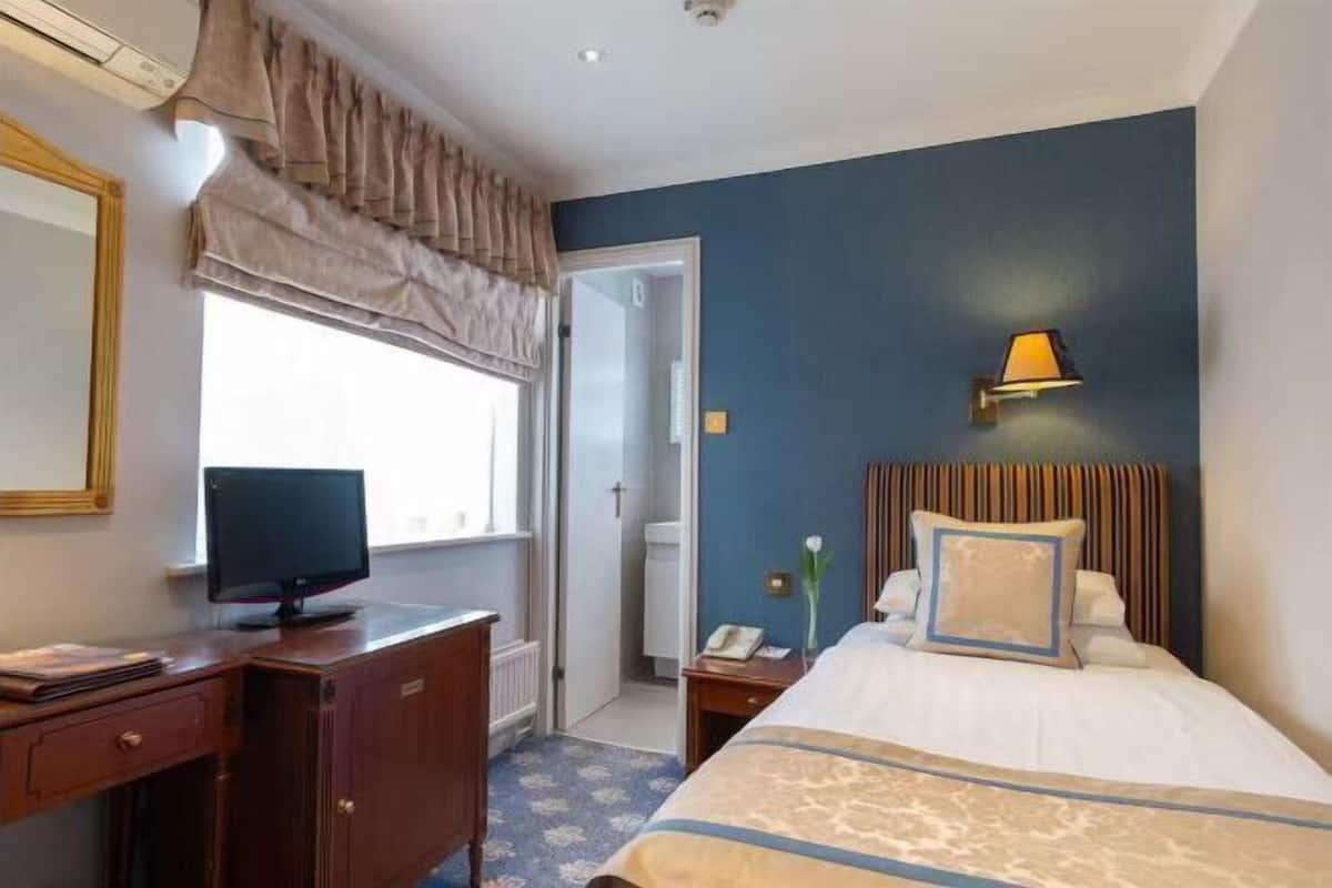 Premium bedding, Select Comfort beds, minibar, desk