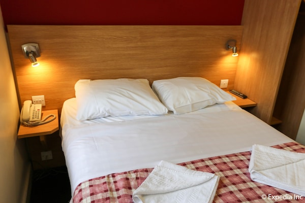 Double Room | Desk, soundproofing, iron/ironing board (on request), WiFi