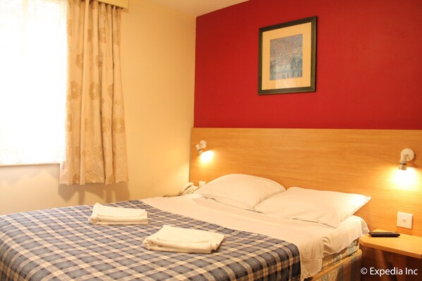 مكتب وتجهيزات عازلة للصوت ومكواة/لوح كي وواي فاي