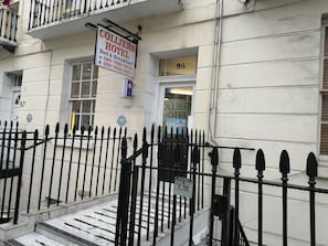 Cleanliness standards - Colliers Hotel (London)