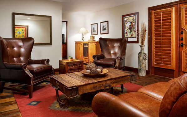 Grande Casita | Premium bedding, down comforters, pillowtop beds, in-room safe