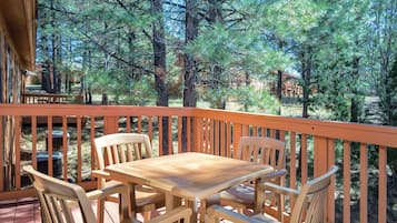Deluxe Condo, 2 Bedrooms, Kitchen | Balcony view