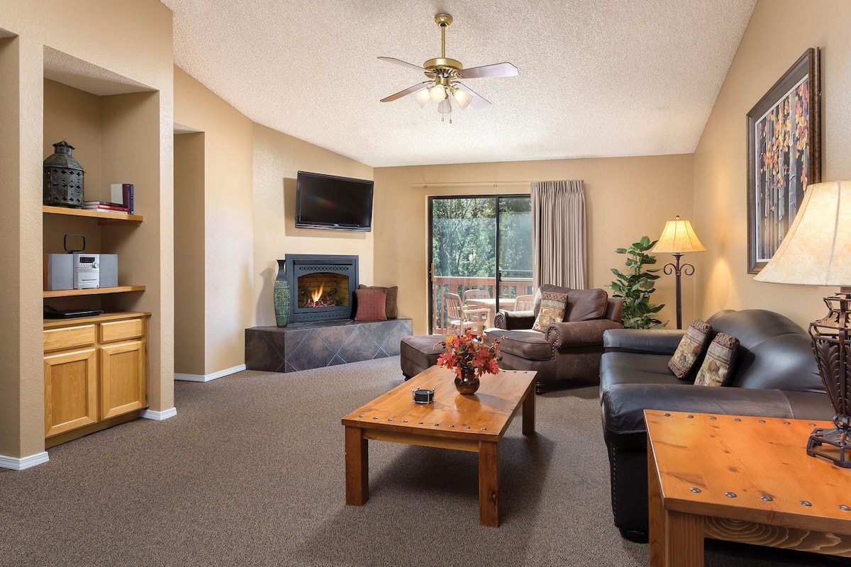 standard condo, 1 bedroom, kitchen | living area | lcd tv