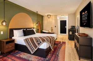A modern hotel room with a large bed, a desk, a TV, and a wardrobe. - Arroyo Pinion Hotel, an Ascend Collection Hotel (Sedona)