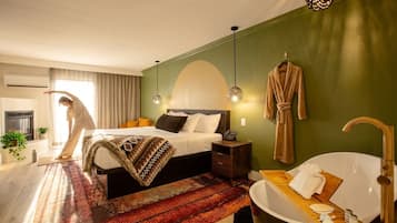 Camera Superior, 1 letto king, non fumatori, caminetto (Soaking Tub, Patio) | Biancheria da letto di alta qualità, materassi a doppio strato