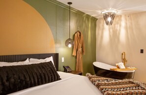 Superior Room, King Bed, Soaking Tub, Patio | Premium bedding, in-room safe, laptop workspace, blackout drapes - Arroyo Pinion Hotel, an Ascend Collection Hotel (Sedona)