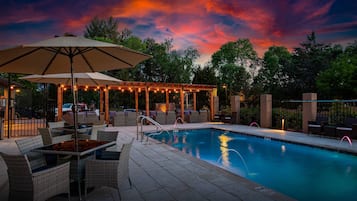 Outdoor pool, open 7:00 AM to 10:00 PM, cabanas (surcharge)