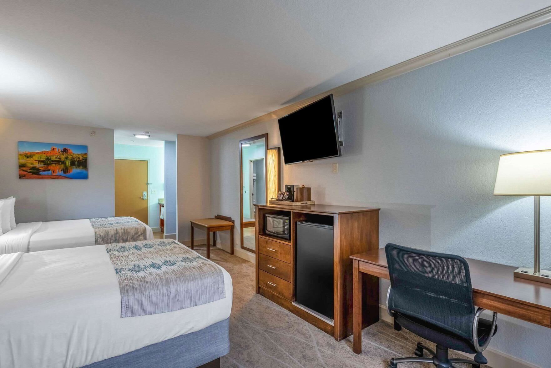 Premium bedding, in-room safe, laptop workspace, blackout drapes