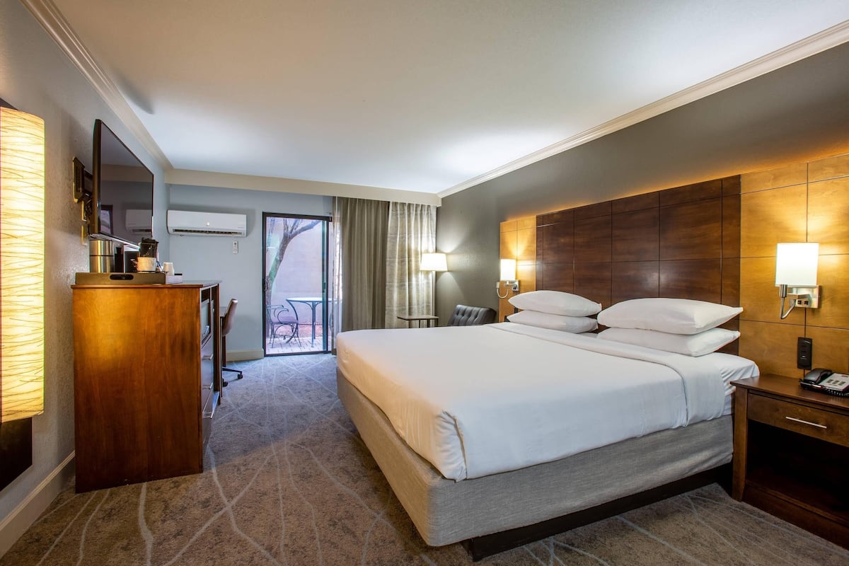 Suite 1 King Bed, Whirlpool Bath, Patio, Seating Area, Non-Smoking | Premium bedding, pillowtop beds, in-room safe, desk
