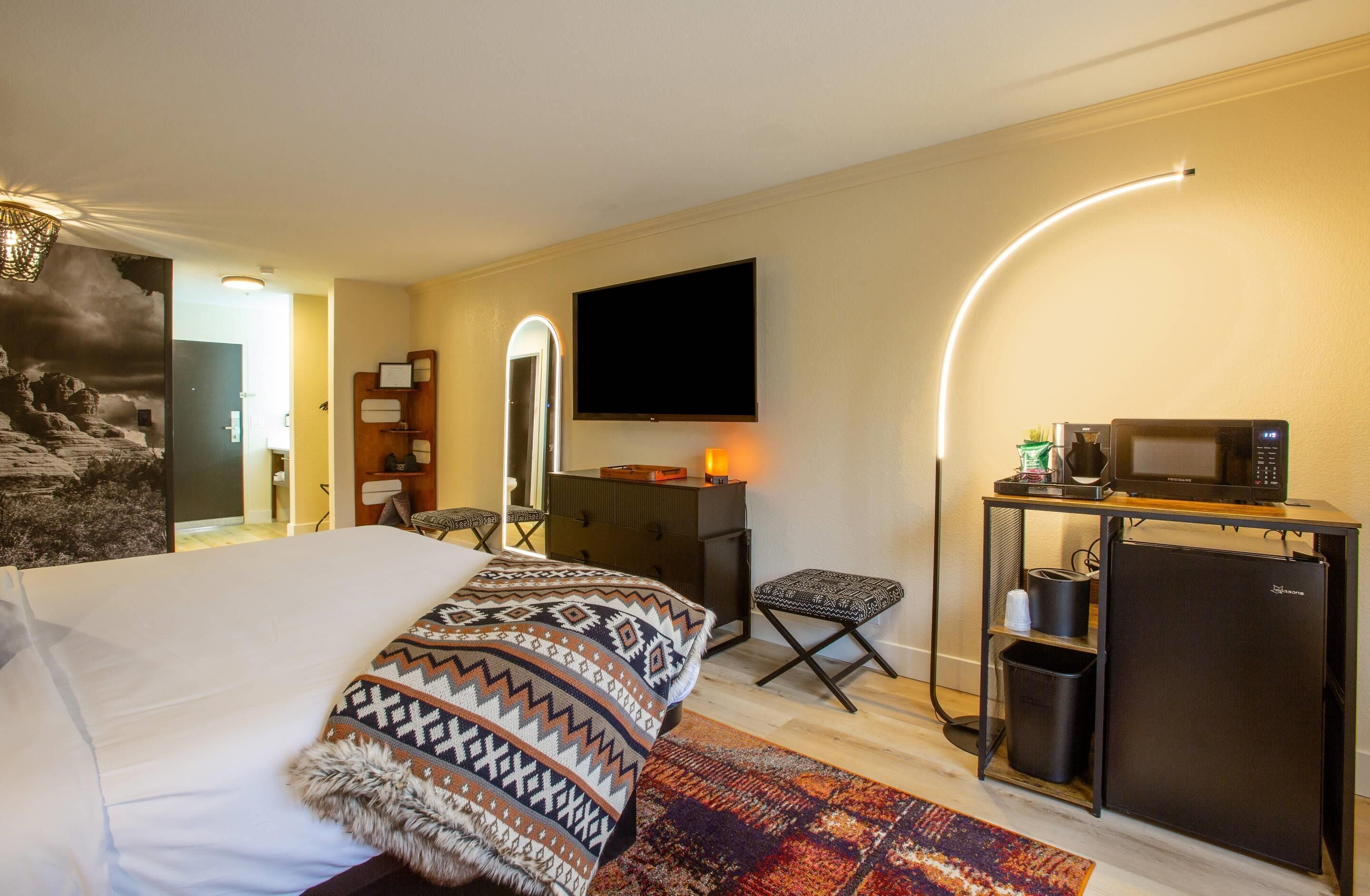 Wellness Room, King Bed, Aroma Therapy, Yoga Mat, Sound Bowl | Premium bedding, pillowtop beds, in-room safe, desk