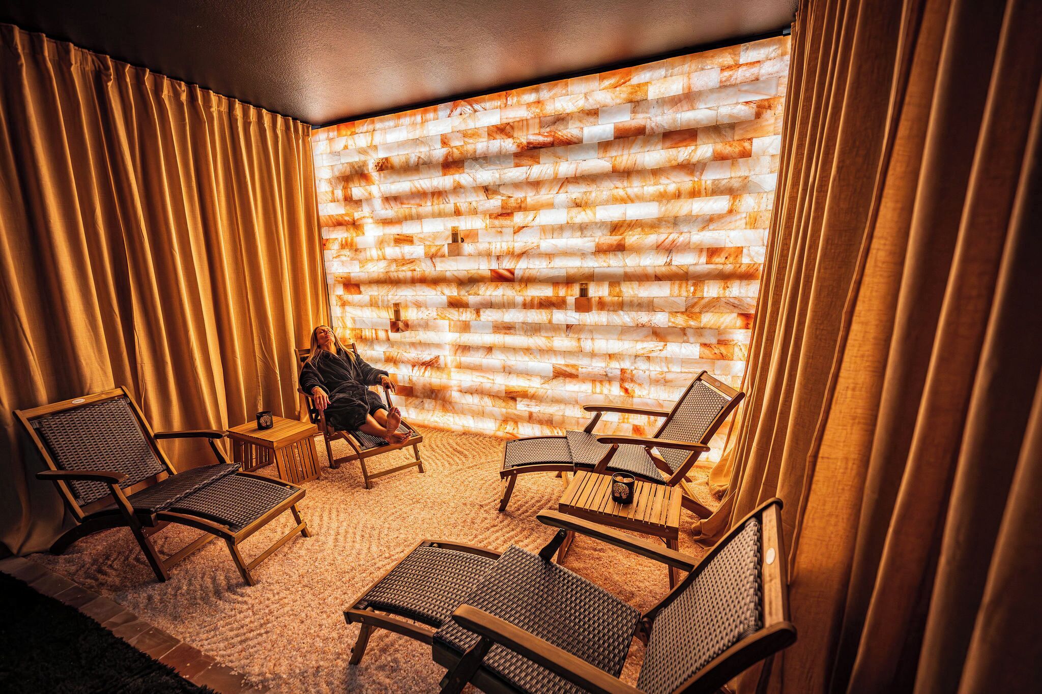 Hydrotherapy, deep-tissue massages, 2 treatment rooms