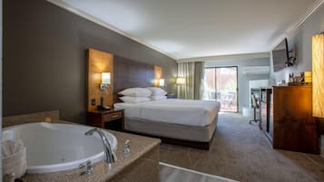 Suíte luxo, 1 cama King, para não fumantes (Fireplace, Jetted Tub, Patio) | Roupas de cama premium, camas com colchões pillow-top