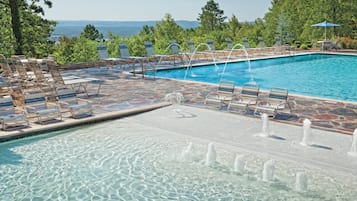 2 outdoor pools