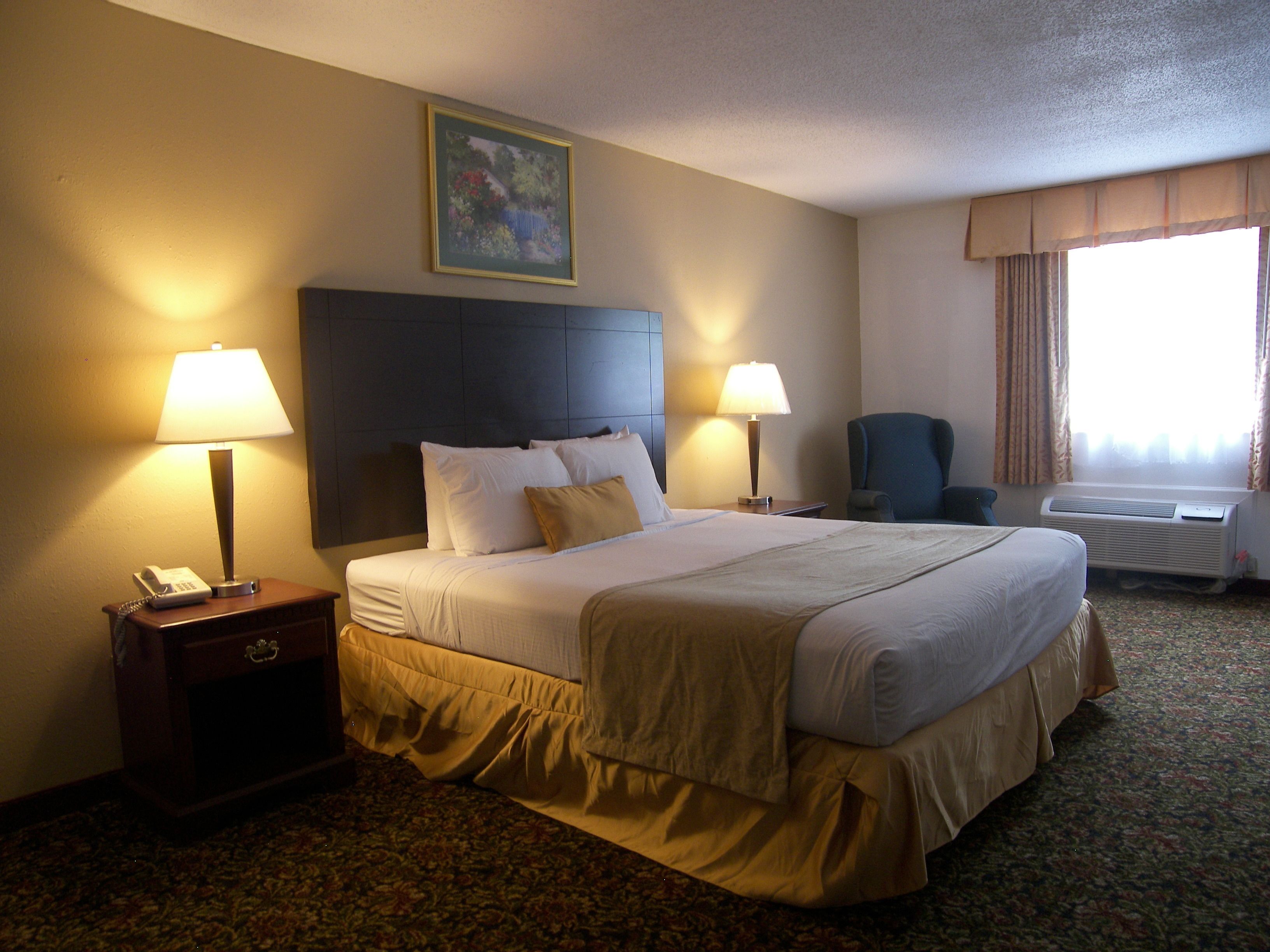 suite, 1 king bed, accessible, non smoking | in-room safe, desk, iron/ironing board, rollaway beds