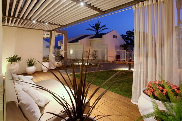 Deluxe Room (Sea) | Terrace/patio